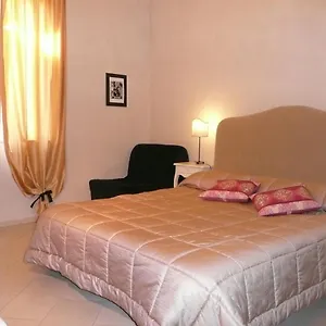 Konukevi Walter, Roma